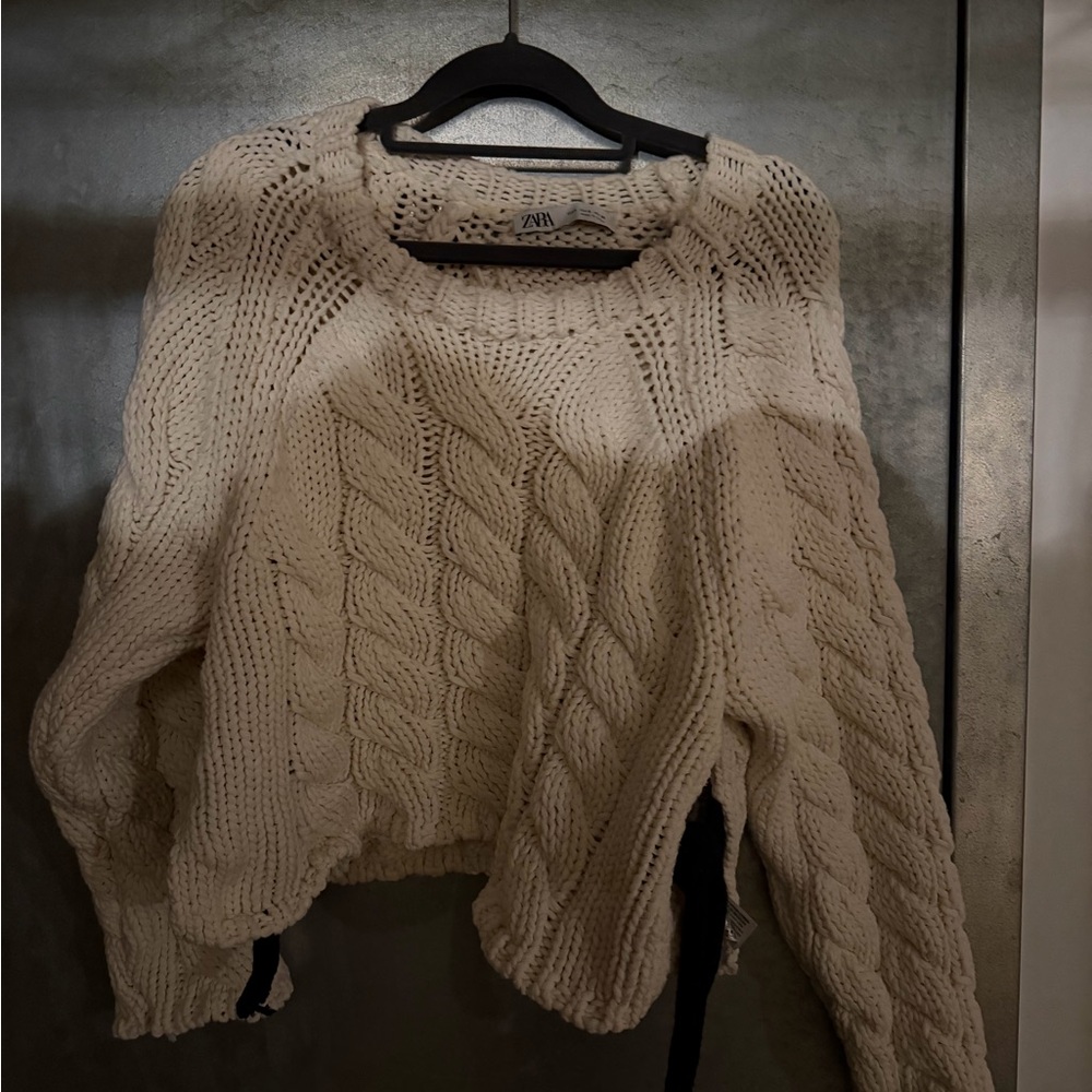 Zara Women's Cream Cable Knit Sweater